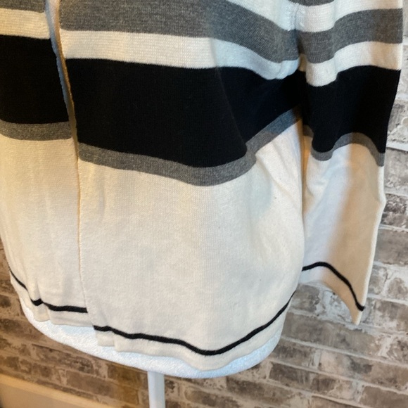 Liz Claiborne Career 3/4 sleeve cardigan. Waist length. Size L. - Picture 4 of 16